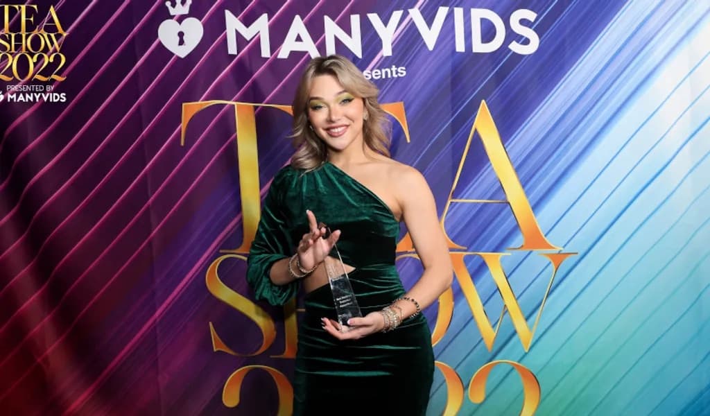 Emma Rose Wins the Biggest Award of the Night at 2022 TEAs