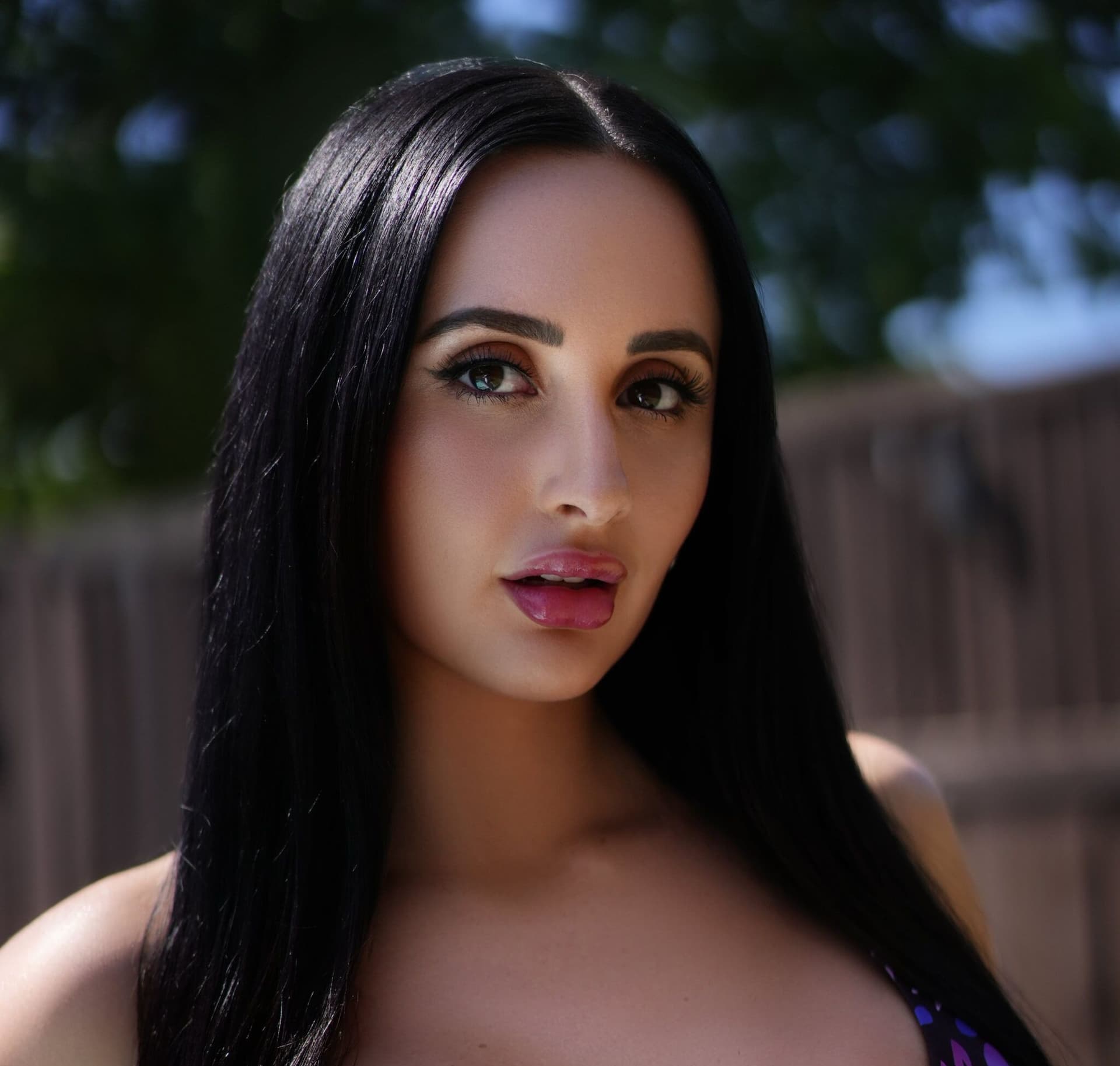 Violet Voss Signs Exclusive Deal with IronTech Doll